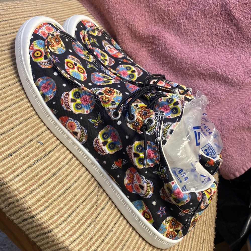 Summer Sneakers - Picture 3 of 4